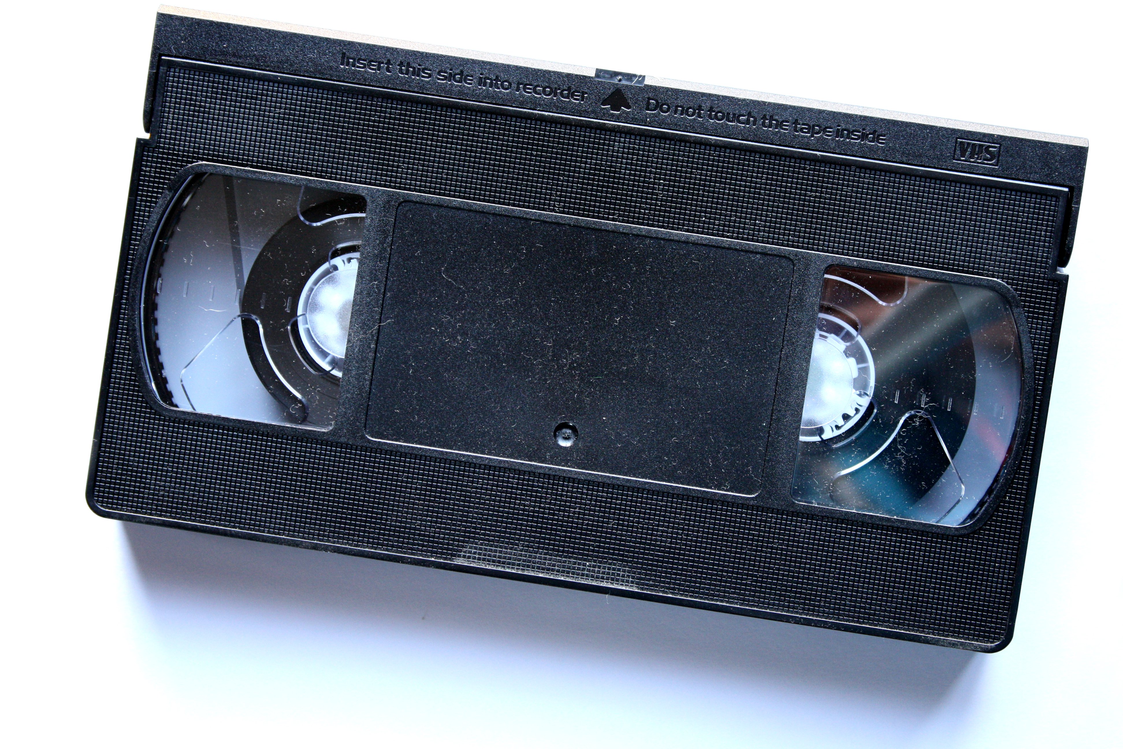 На каждой кассете. ВХС кассеты. ВХС И аудиокассеты. Видеокассета VHS. VHS кассета 1800.